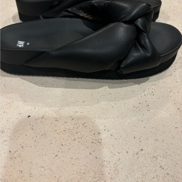 H&M Black Knot Slides Beach Walking Cool size 38 or US 7.5 - Picture 4 of 6